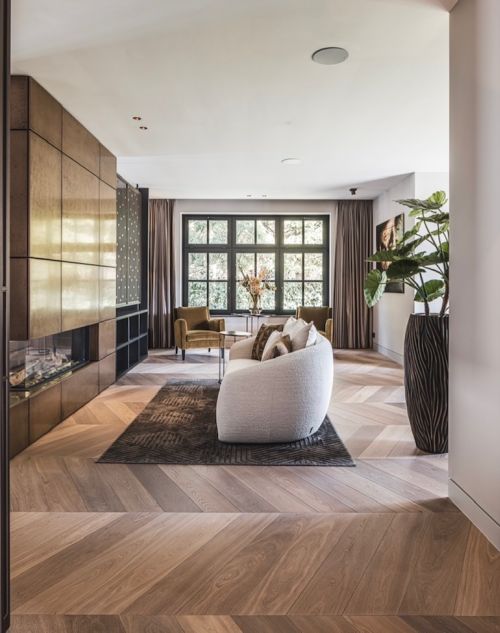 Inspiration : habillage de cheminée métallisé